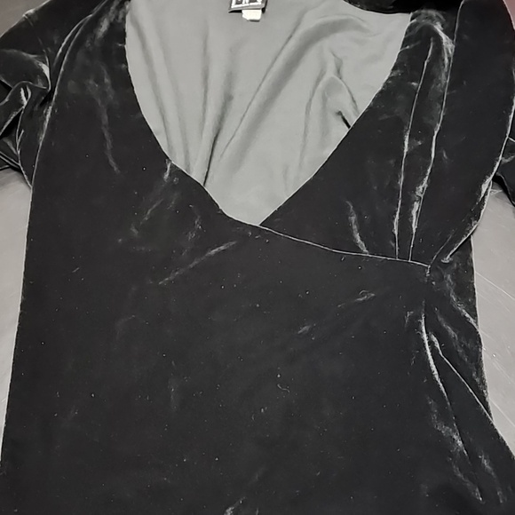 Vintage I.N.C. Black V-neck Velvet Top Sz M - Picture 5 of 8